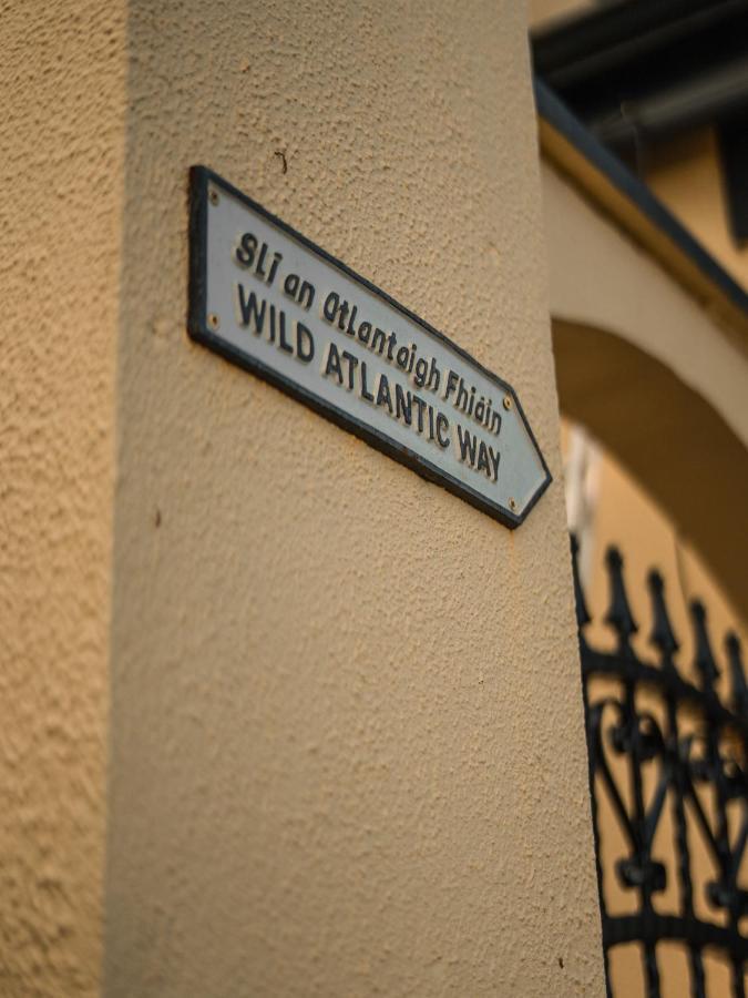 The Village Inn Bohola Εξωτερικό φωτογραφία